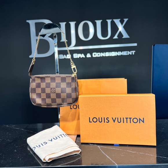 Louis Vuitton Mini Pochette Accessories - Picture 2 of 9